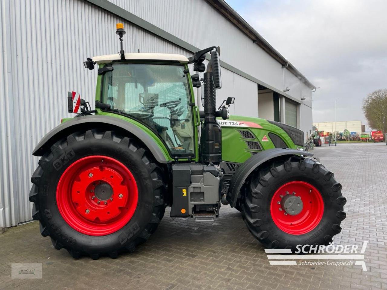 Traktor типа Fendt 724 VARIO S4 PROFI PLUS, Gebrauchtmaschine в Wildeshausen (Фотография 4)