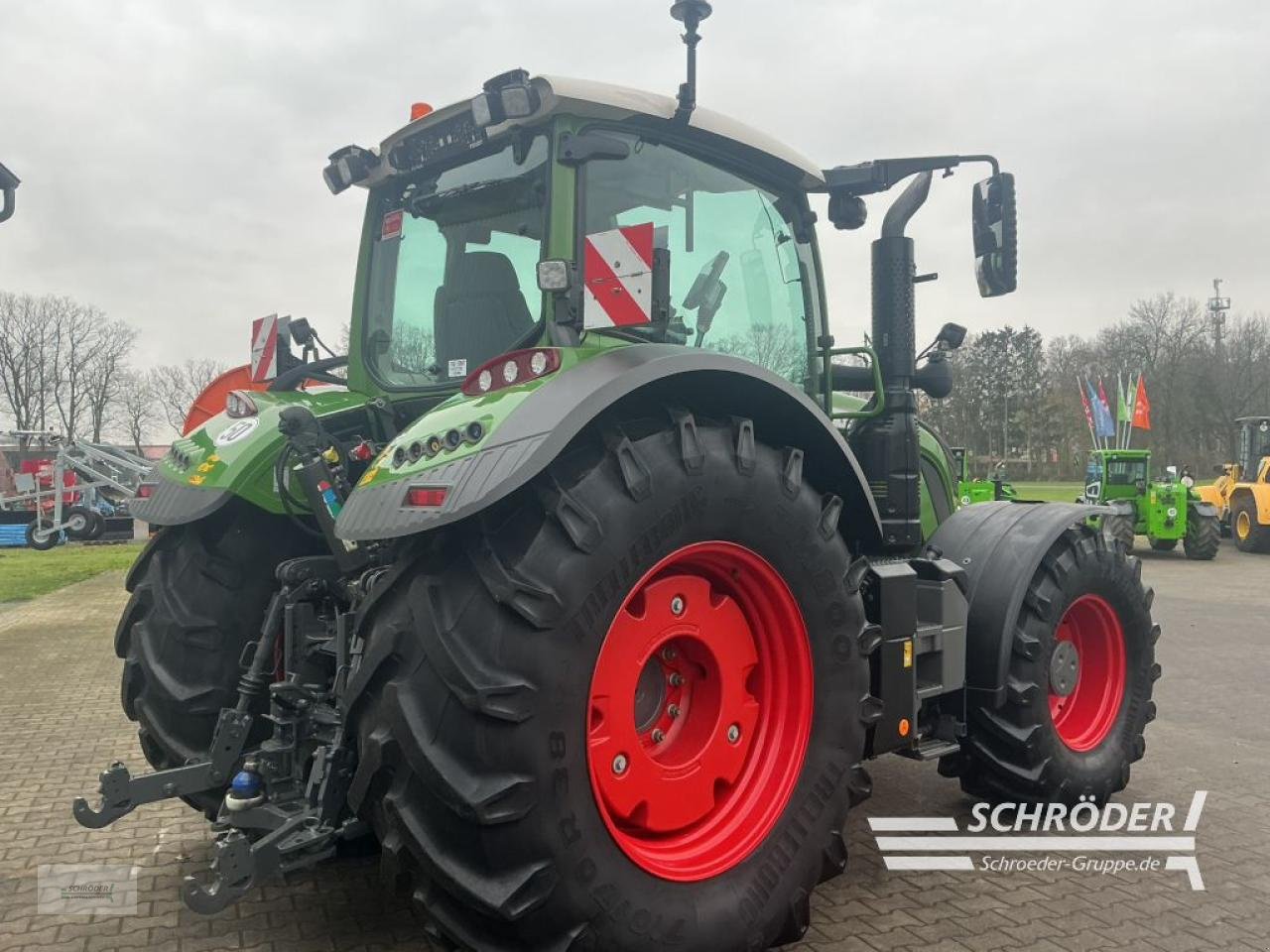 Traktor от тип Fendt 724 VARIO S4 PROFI PLUS, Gebrauchtmaschine в Lastrup (Снимка 4)