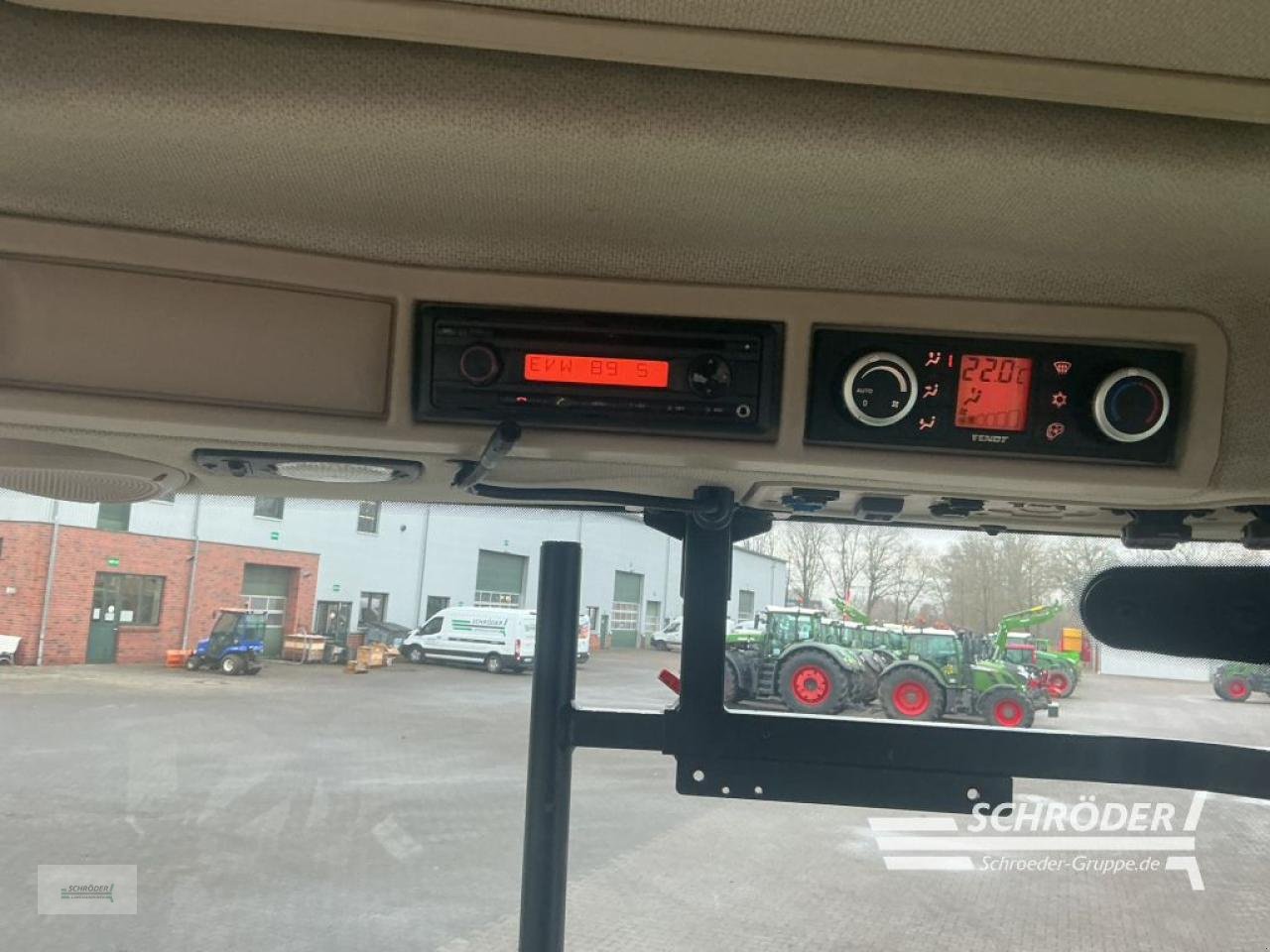 Traktor от тип Fendt 724 VARIO S4 PROFI PLUS, Gebrauchtmaschine в Lastrup (Снимка 23)
