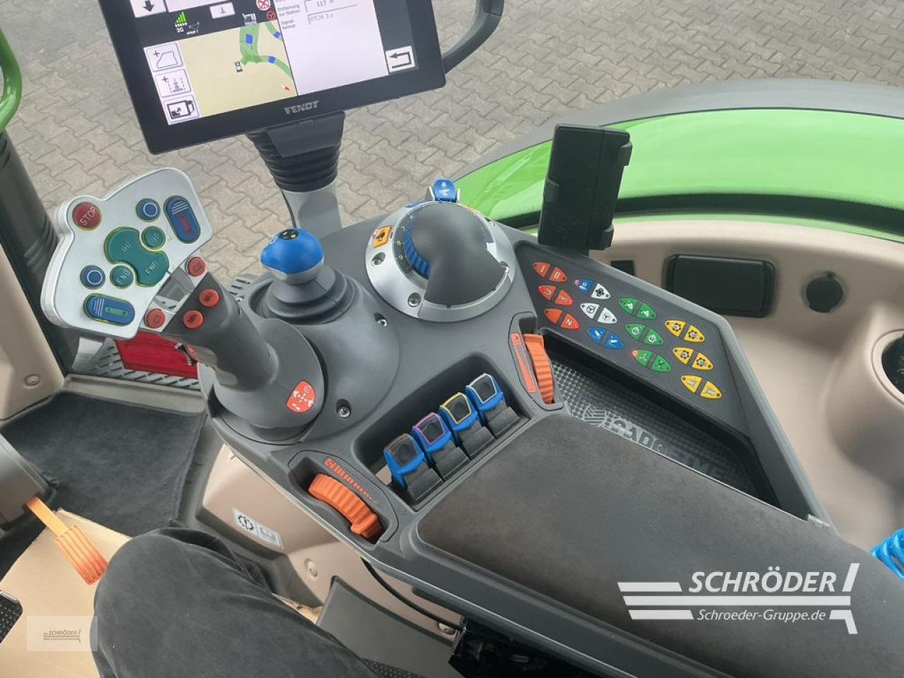 Traktor от тип Fendt 724 VARIO S4 PROFI PLUS, Gebrauchtmaschine в Lastrup (Снимка 24)
