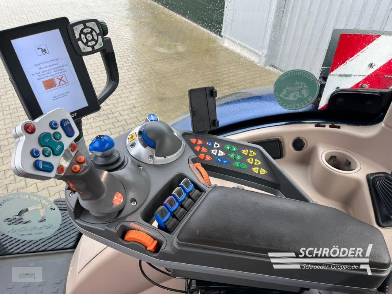 Traktor des Typs Fendt 724 VARIO S4 PROFI, Gebrauchtmaschine in Scharrel (Bild 8)