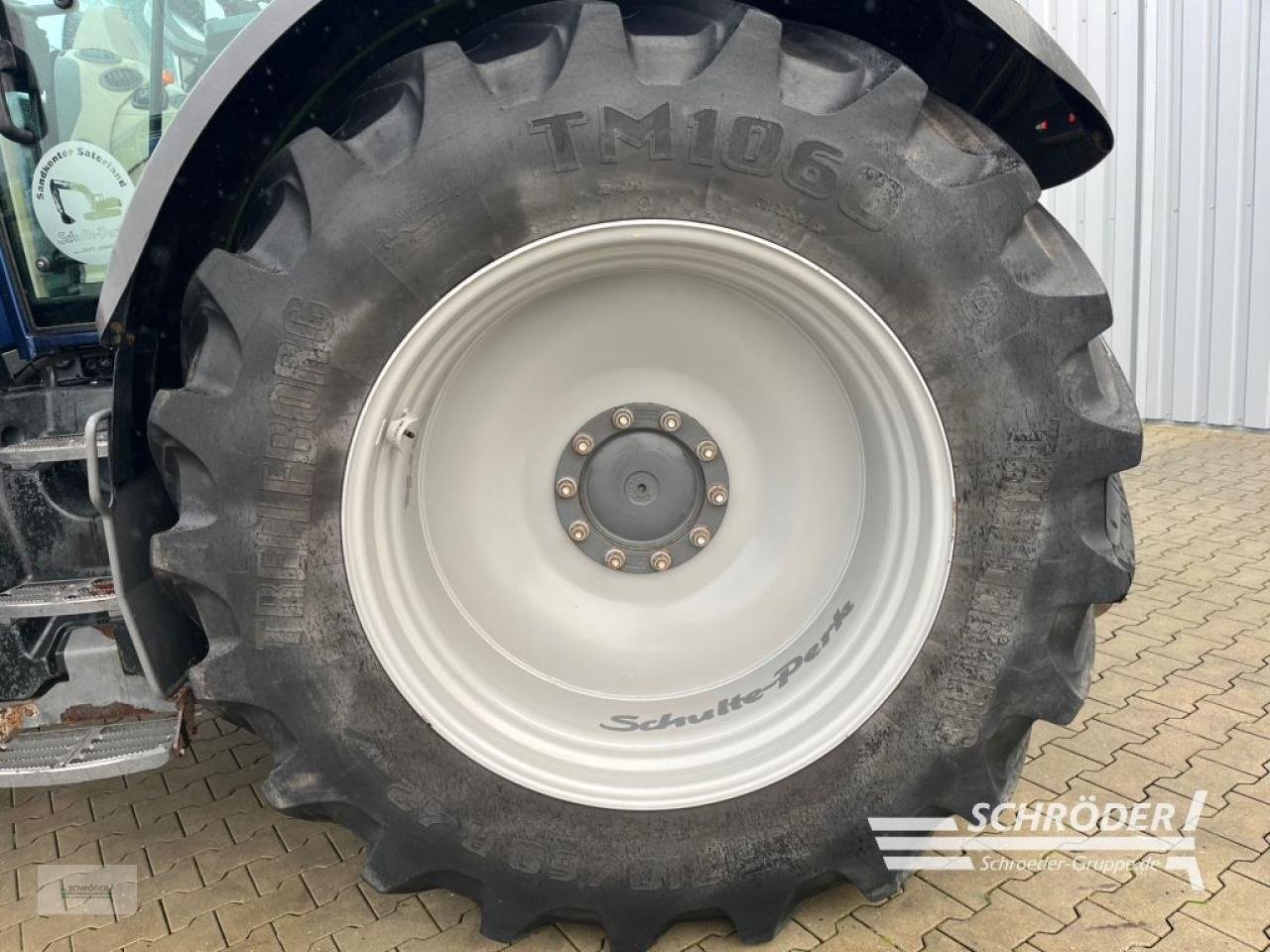 Traktor des Typs Fendt 724 VARIO S4 PROFI, Gebrauchtmaschine in Scharrel (Bild 10)