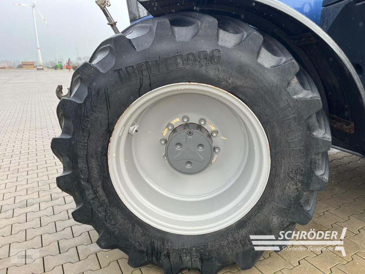 Traktor des Typs Fendt 724 VARIO S4 PROFI, Gebrauchtmaschine in Scharrel (Bild 12)