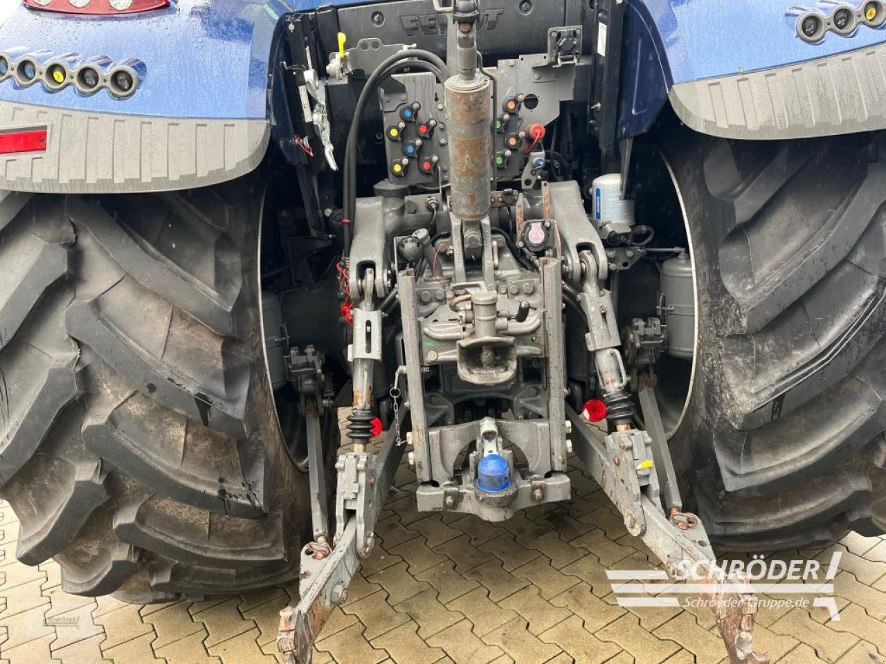 Traktor des Typs Fendt 724 VARIO S4 PROFI, Gebrauchtmaschine in Scharrel (Bild 16)