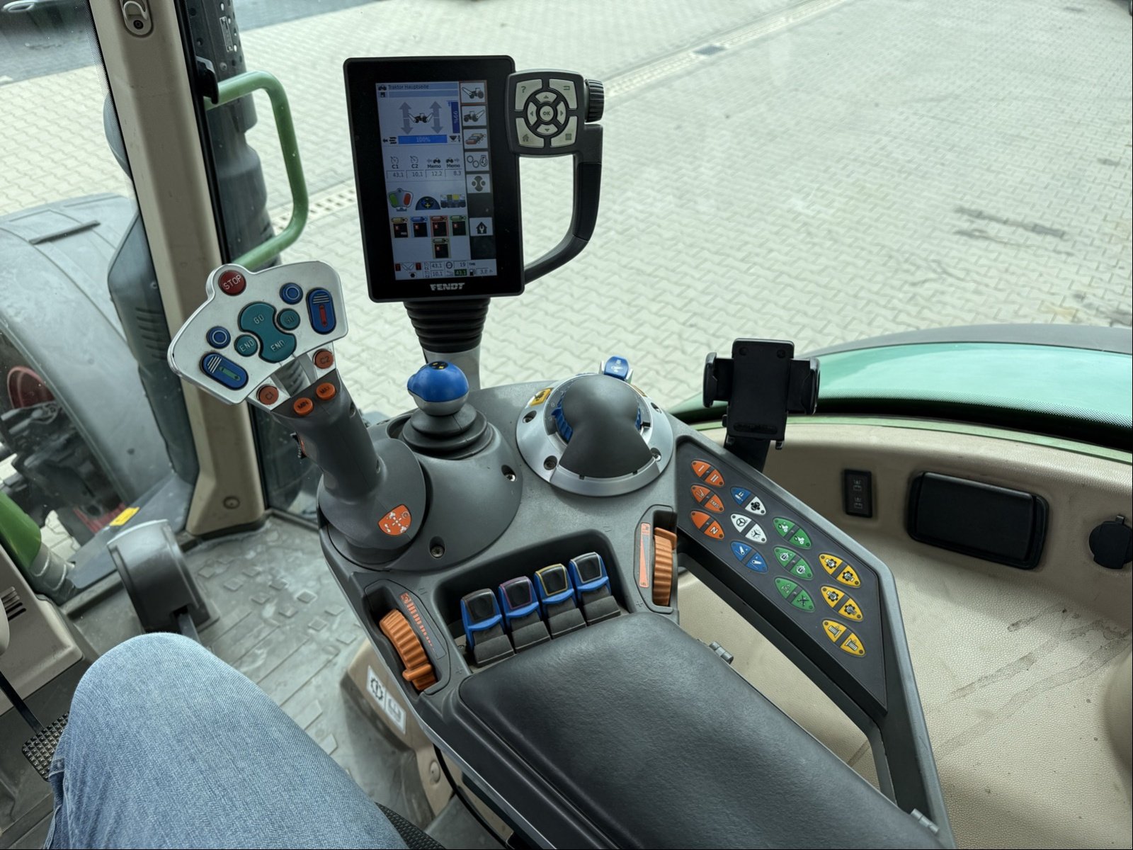 Traktor del tipo Fendt 724 Vario S4 Profi, Gebrauchtmaschine In Bad Oldesloe (Immagine 8)