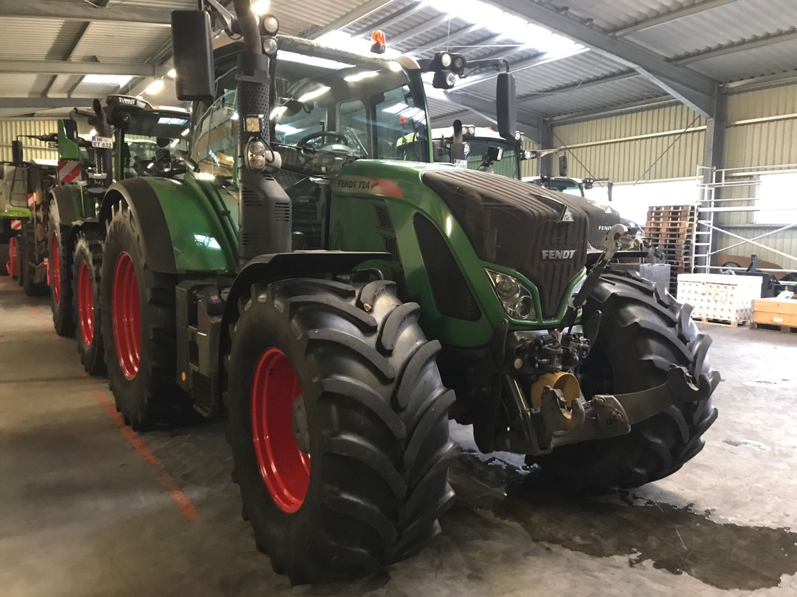 Traktor типа Fendt 724 Vario S4 ProfiPlus, Gebrauchtmaschine в Husum (Фотография 2)