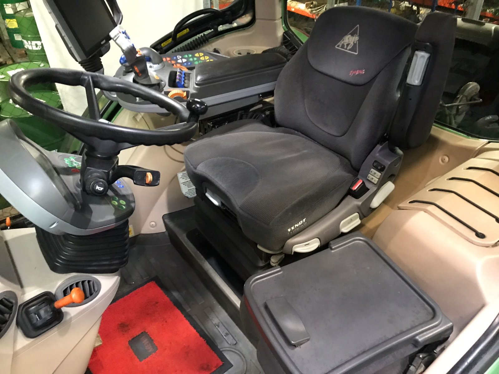 Traktor типа Fendt 724 Vario S4 ProfiPlus, Gebrauchtmaschine в Husum (Фотография 5)