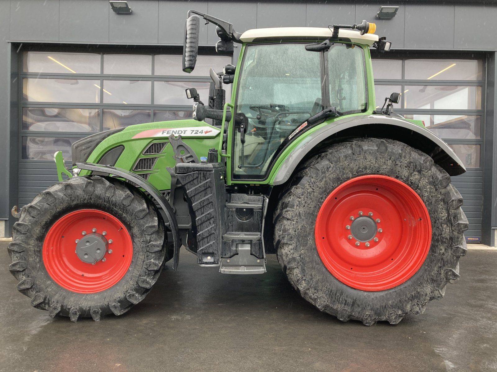 Traktor des Typs Fendt 724 Vario S4 ProfiPlus, Gebrauchtmaschine in Wülfershausen an der Saale (Bild 1)