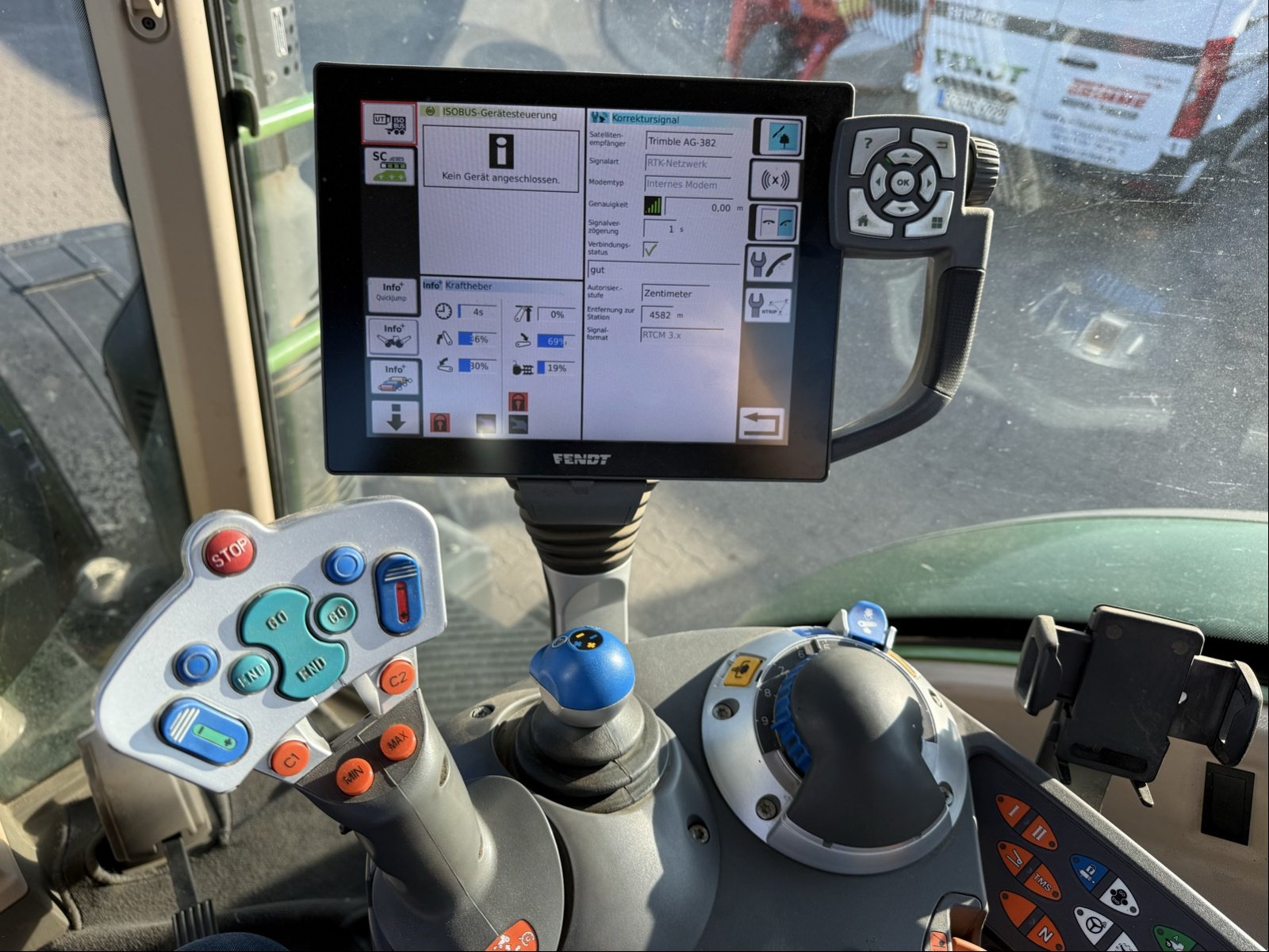 Traktor от тип Fendt 724 Vario S4 ProfiPlus, Gebrauchtmaschine в Bad Oldesloe (Снимка 2)