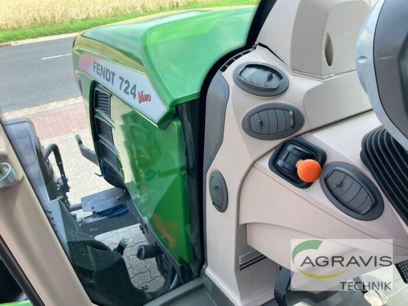 Traktor от тип Fendt 724 VARIO S4, Gebrauchtmaschine в Barsinghausen-Göxe (Снимка 11)