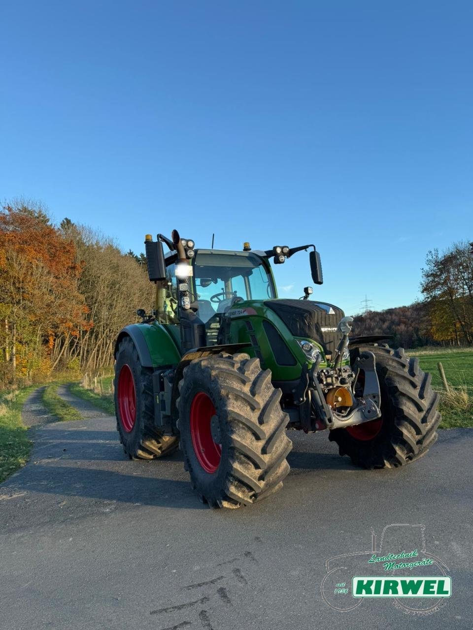 Traktor of the type Fendt 724 Vario S4, Gebrauchtmaschine in Blankenheim (Picture 1)