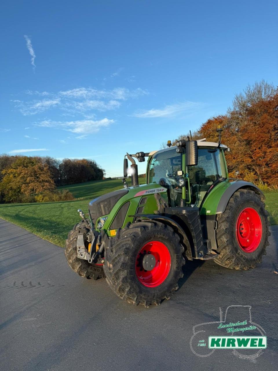 Traktor of the type Fendt 724 Vario S4, Gebrauchtmaschine in Blankenheim (Picture 2)