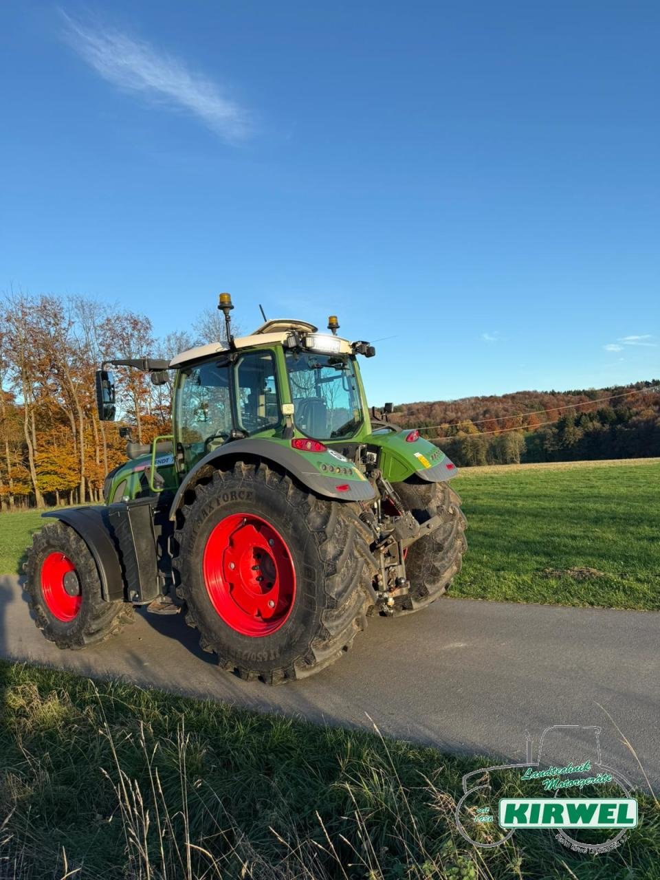 Traktor of the type Fendt 724 Vario S4, Gebrauchtmaschine in Blankenheim (Picture 4)