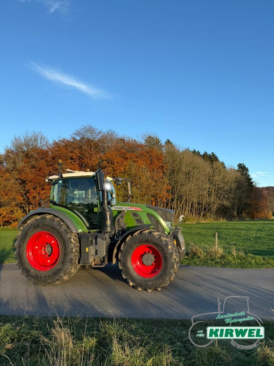 Traktor of the type Fendt 724 Vario S4, Gebrauchtmaschine in Blankenheim (Picture 5)