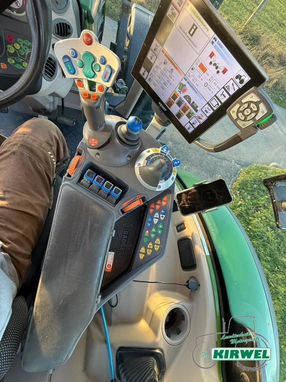 Traktor of the type Fendt 724 Vario S4, Gebrauchtmaschine in Blankenheim (Picture 11)