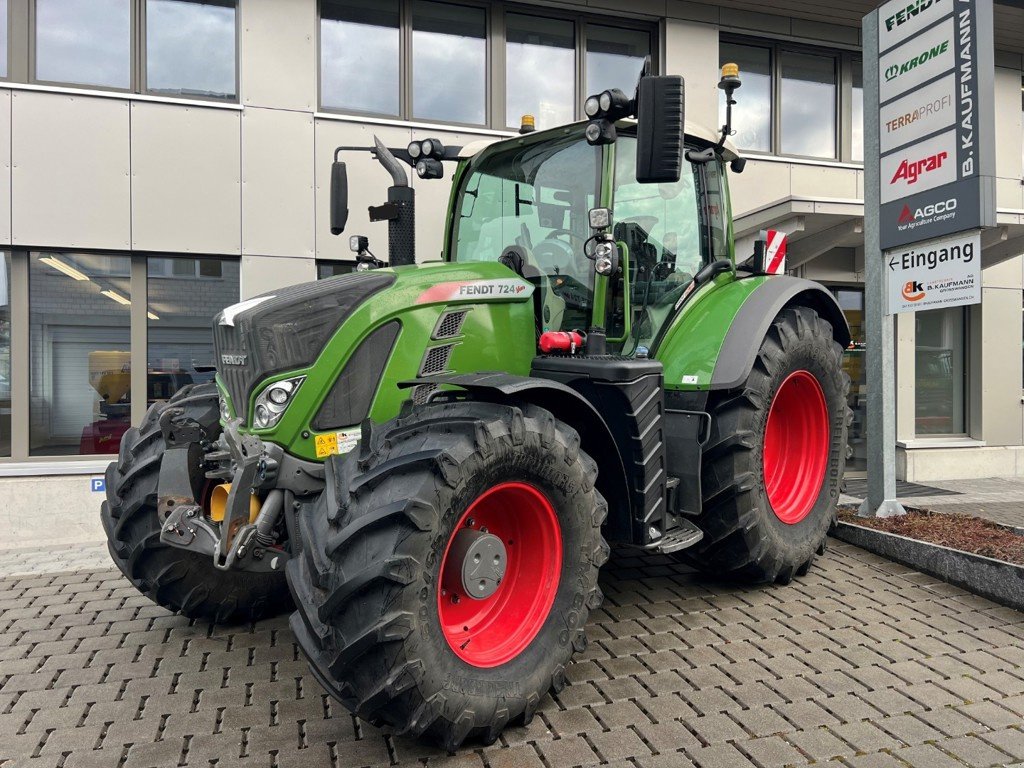 Traktor of the type Fendt 724 Vario S4, Gebrauchtmaschine in Grosswangen (Picture 1)