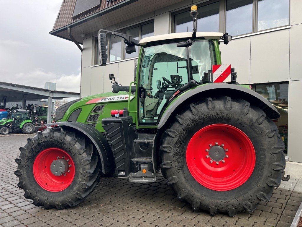 Traktor of the type Fendt 724 Vario S4, Gebrauchtmaschine in Grosswangen (Picture 3)