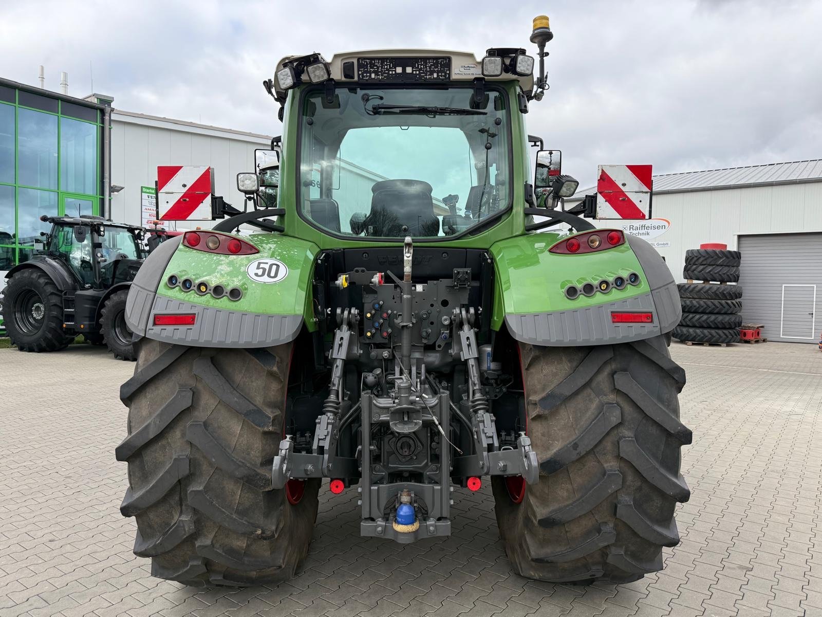 Traktor van het type Fendt 724 Vario S4, Gebrauchtmaschine in Bad Oldesloe (Foto 5)