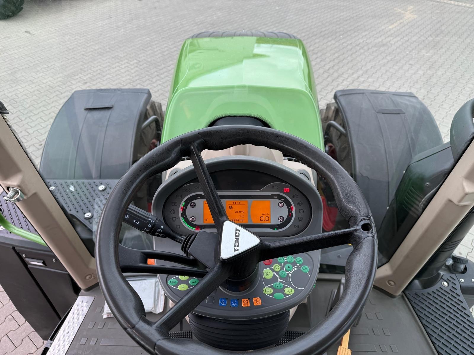 Traktor van het type Fendt 724 Vario S4, Gebrauchtmaschine in Bad Oldesloe (Foto 16)