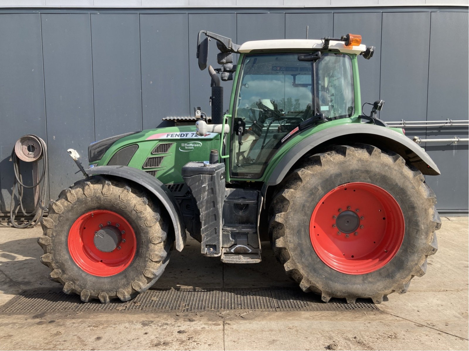 Traktor des Typs Fendt 724 Vario SCR, Gebrauchtmaschine in Gadenstedt (Bild 1)