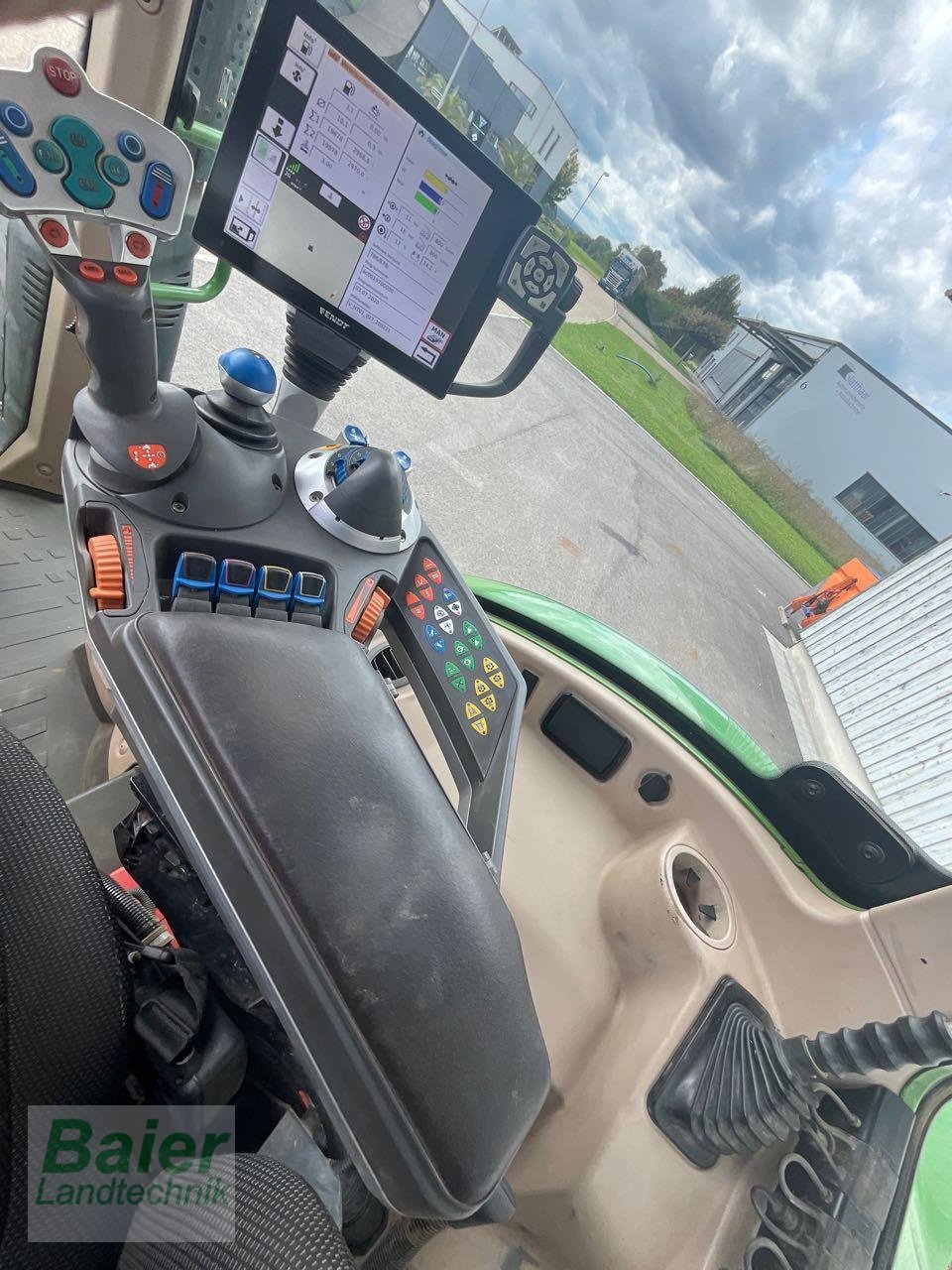 Traktor типа Fendt 724 Vario, Gebrauchtmaschine в OBERNDORF-HOCHMOESSINGEN (Фотография 5)