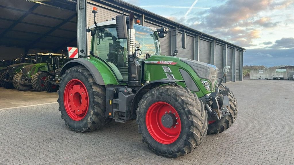 Traktor des Typs Fendt 724 VARIO, Gebrauchtmaschine in Hapert (Bild 1)