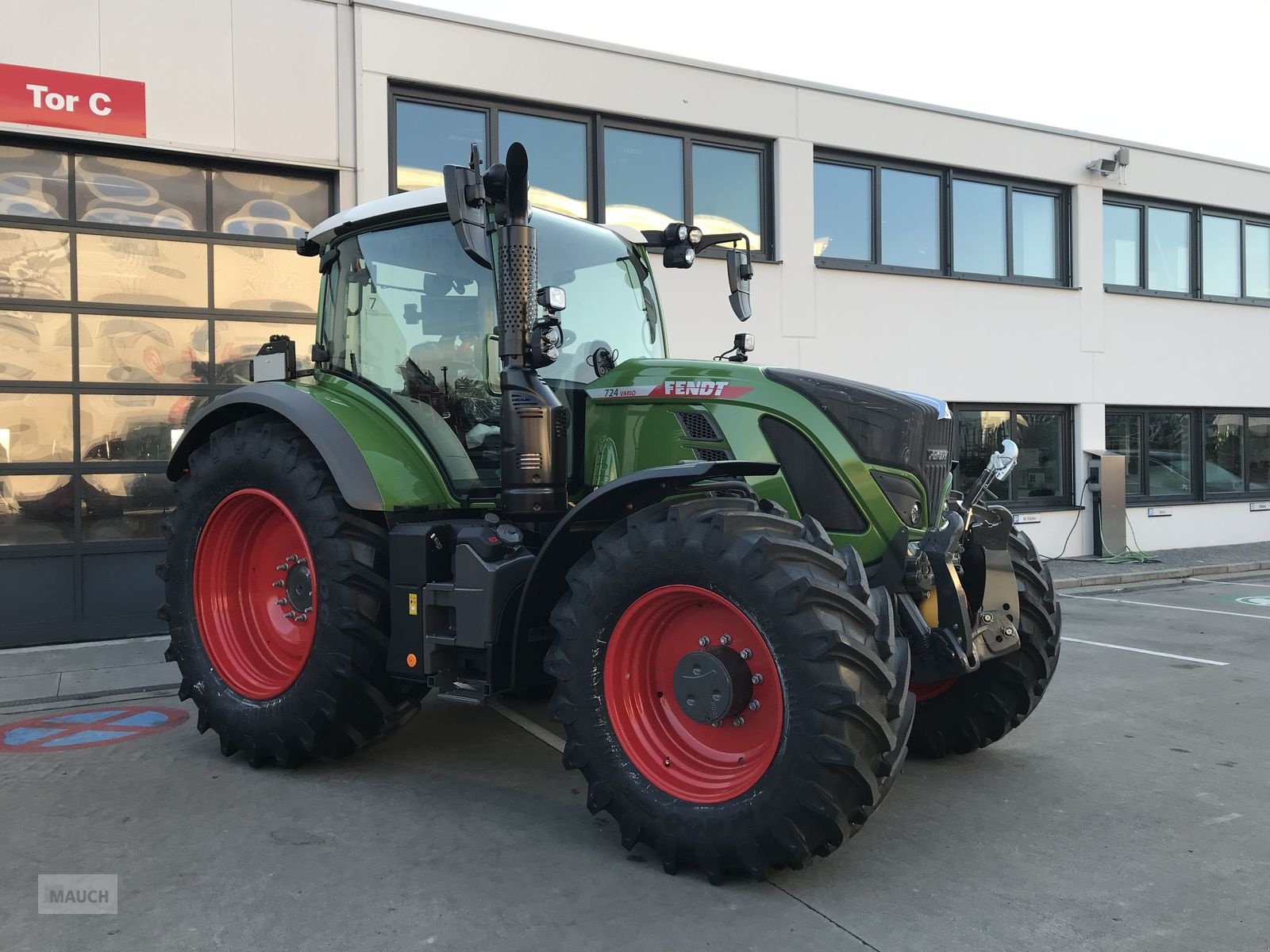 Traktor του τύπου Fendt 724 Vario, Neumaschine σε Burgkirchen (Φωτογραφία 4)