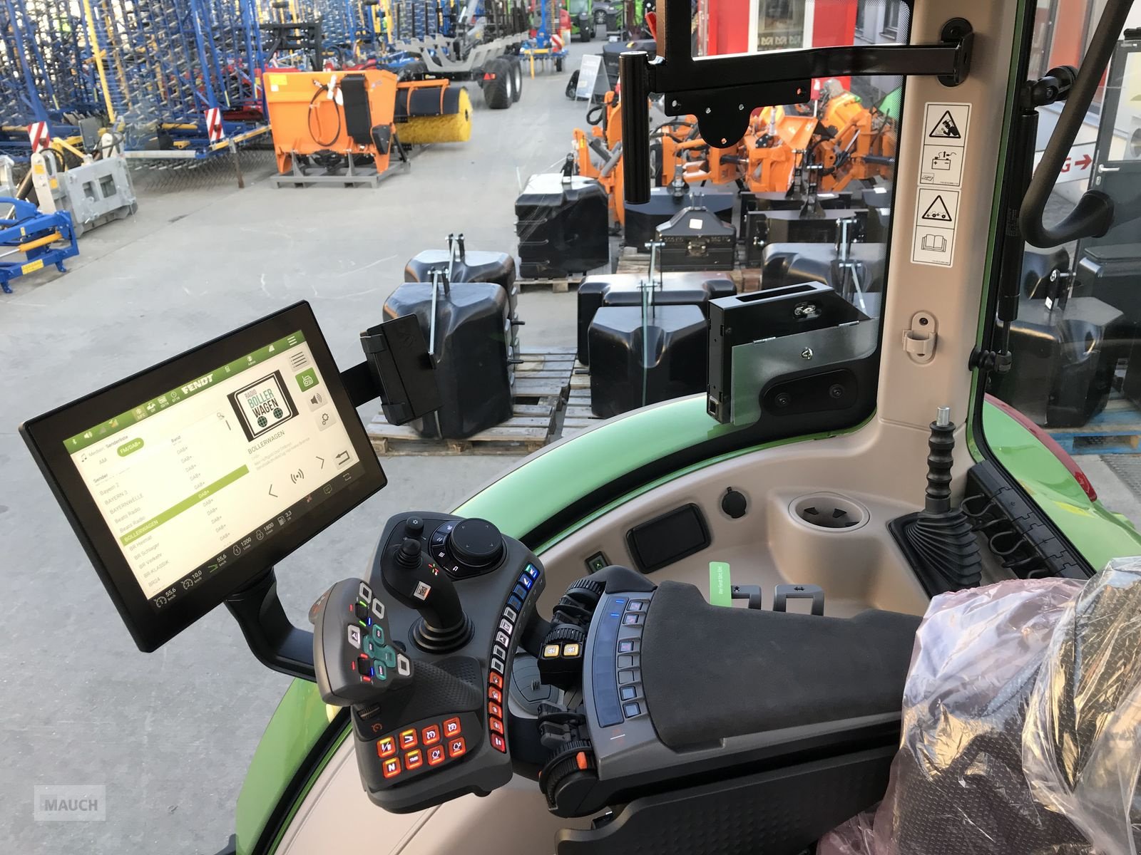 Traktor του τύπου Fendt 724 Vario, Neumaschine σε Burgkirchen (Φωτογραφία 13)