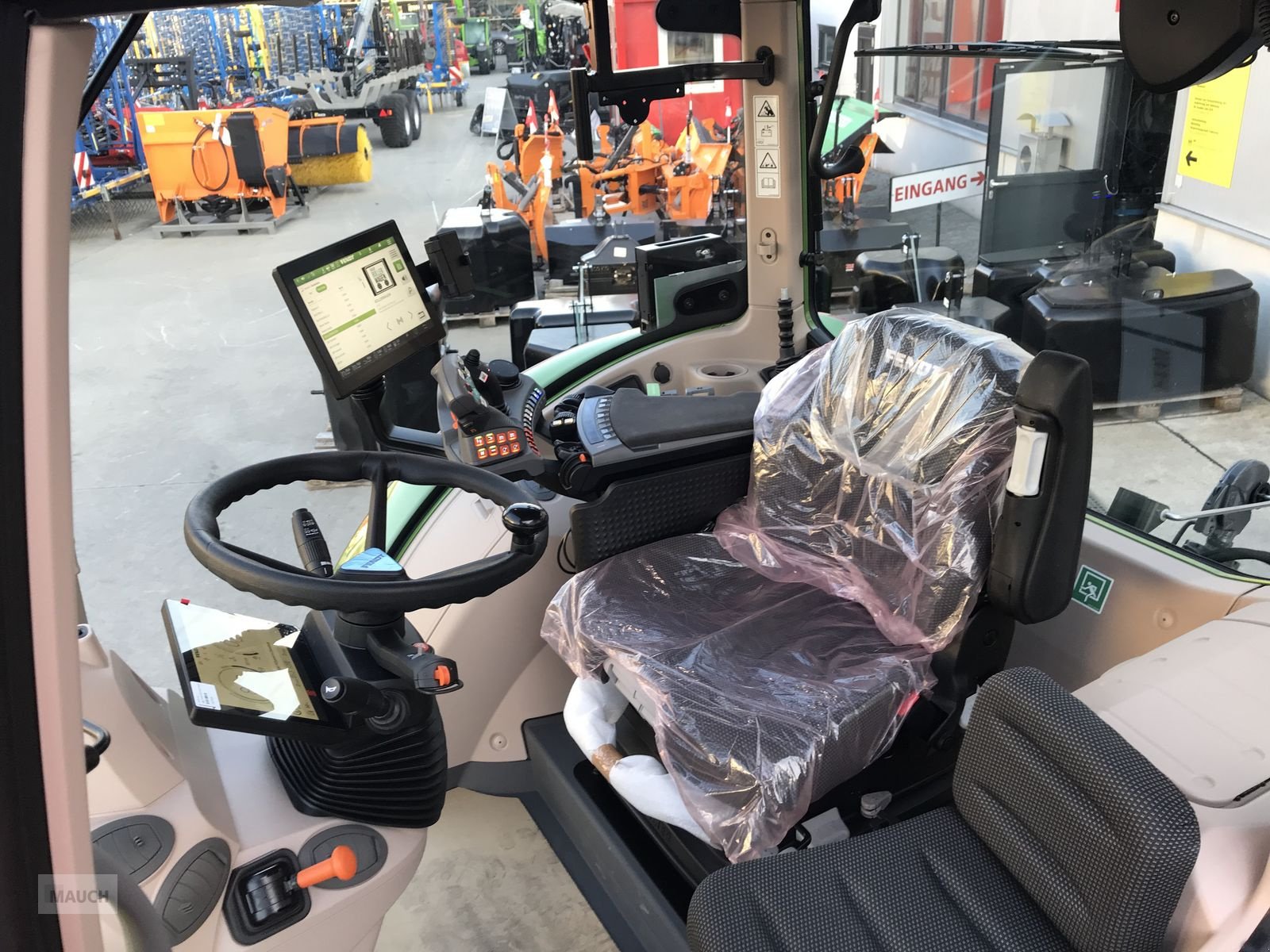 Traktor του τύπου Fendt 724 Vario, Neumaschine σε Burgkirchen (Φωτογραφία 12)