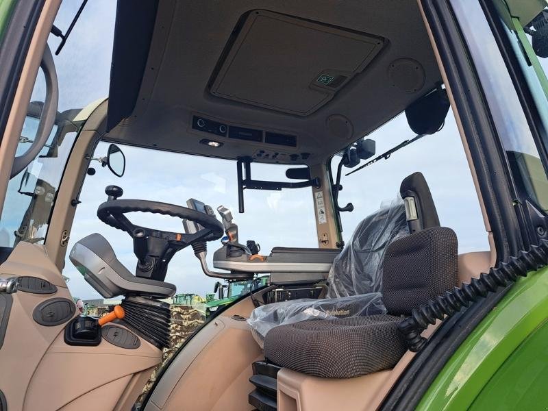 Traktor Türe ait Fendt 724, Gebrauchtmaschine içinde SAINT-GERMAIN DU PUY (resim 9)