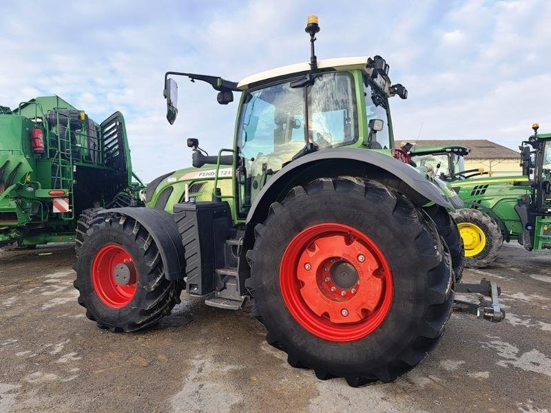 Traktor Türe ait Fendt 724, Gebrauchtmaschine içinde SAINT-GERMAIN DU PUY (resim 2)