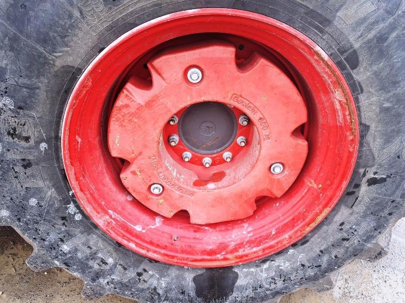 Traktor типа Fendt 724, Gebrauchtmaschine в SAINT-GERMAIN DU PUY (Фотография 7)