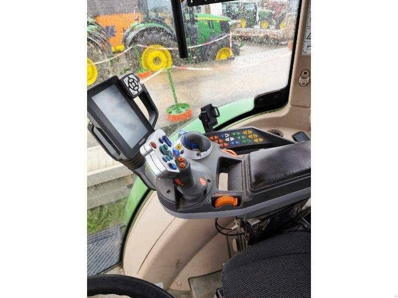 Traktor типа Fendt 724, Gebrauchtmaschine в SAINT-GERMAIN DU PUY (Фотография 9)