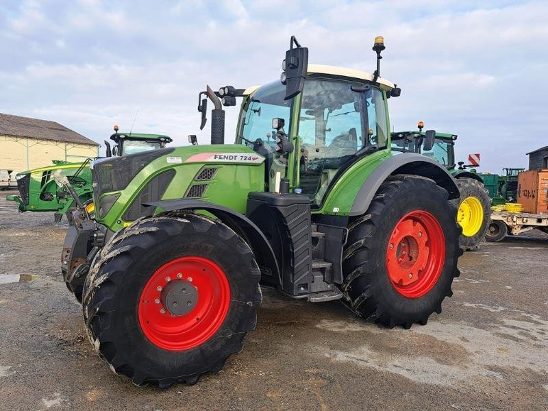 Traktor Türe ait Fendt 724, Gebrauchtmaschine içinde SAINT-GERMAIN DU PUY (resim 1)