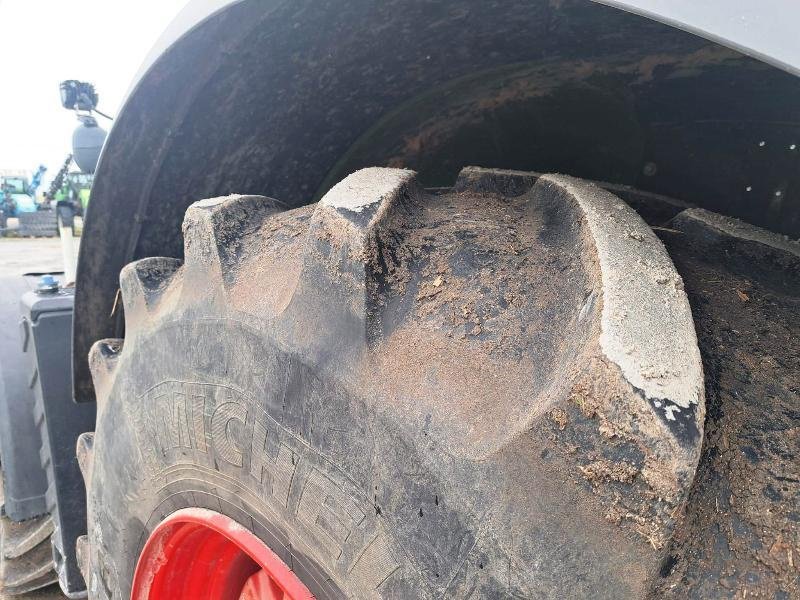 Traktor типа Fendt 724, Gebrauchtmaschine в SAINT-GERMAIN DU PUY (Фотография 5)