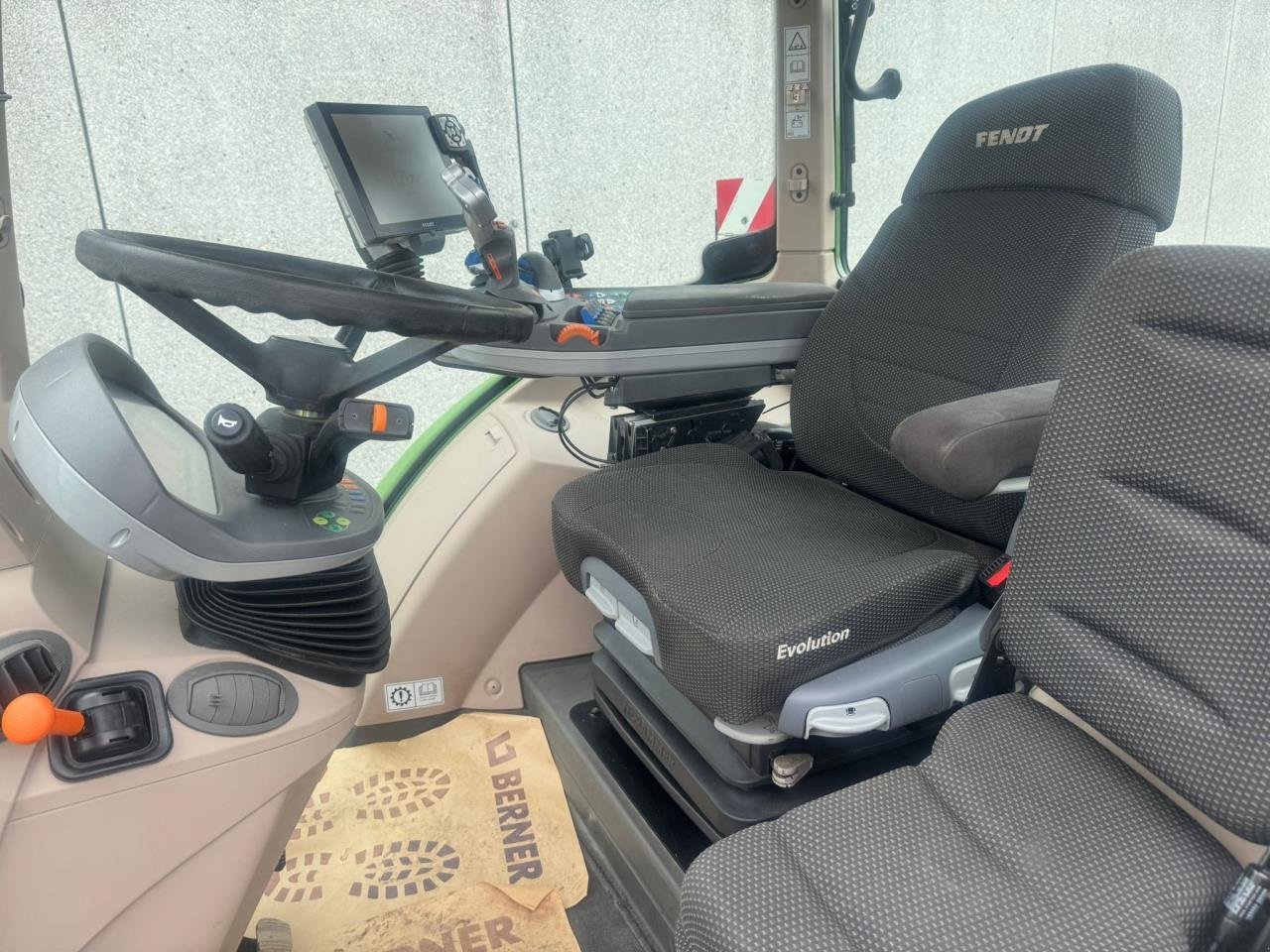 Traktor от тип Fendt 724, Gebrauchtmaschine в Næstved (Снимка 10)