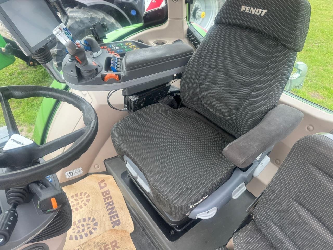 Traktor Türe ait Fendt 724, Gebrauchtmaschine içinde Saksøbing (resim 2)