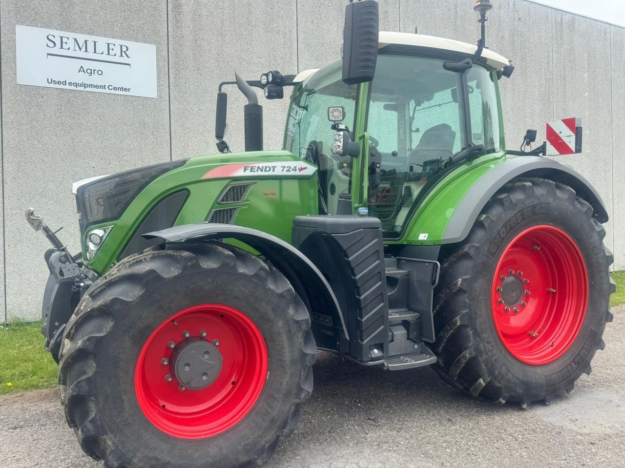 Traktor Türe ait Fendt 724, Gebrauchtmaschine içinde Saksøbing (resim 1)