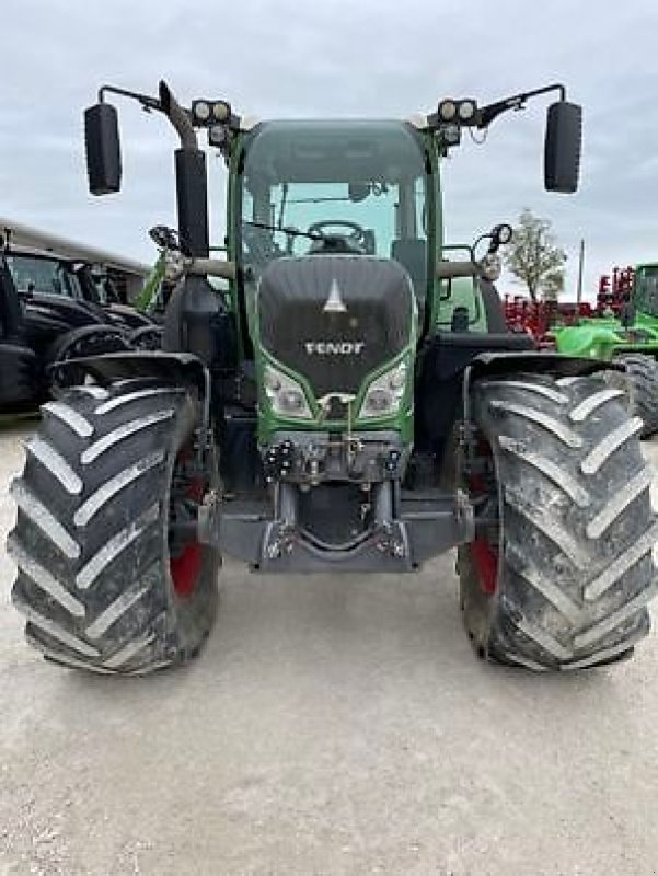 Traktor типа Fendt 724, Gebrauchtmaschine в Monferran-Savès (Фотография 4)