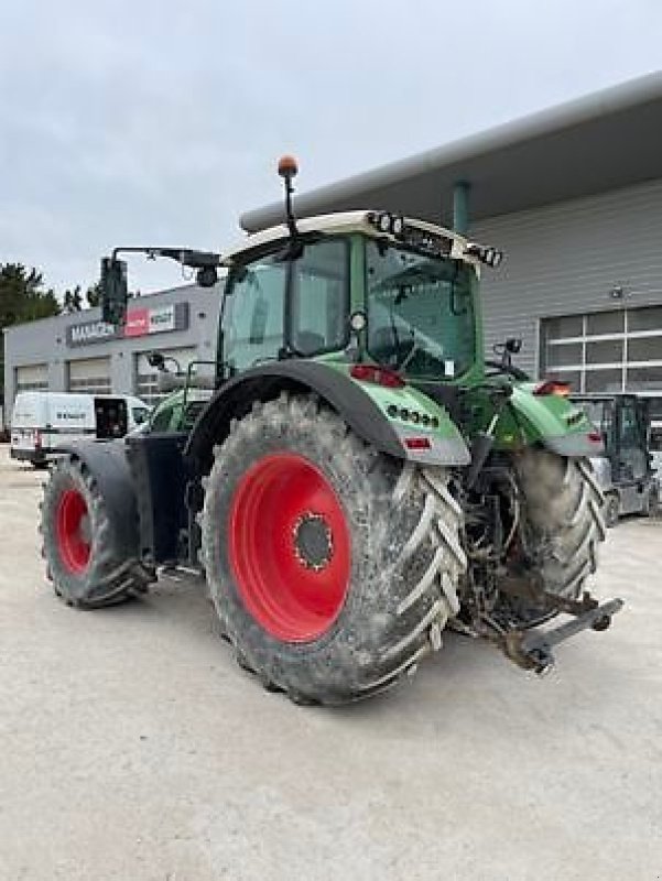 Traktor типа Fendt 724, Gebrauchtmaschine в Monferran-Savès (Фотография 3)