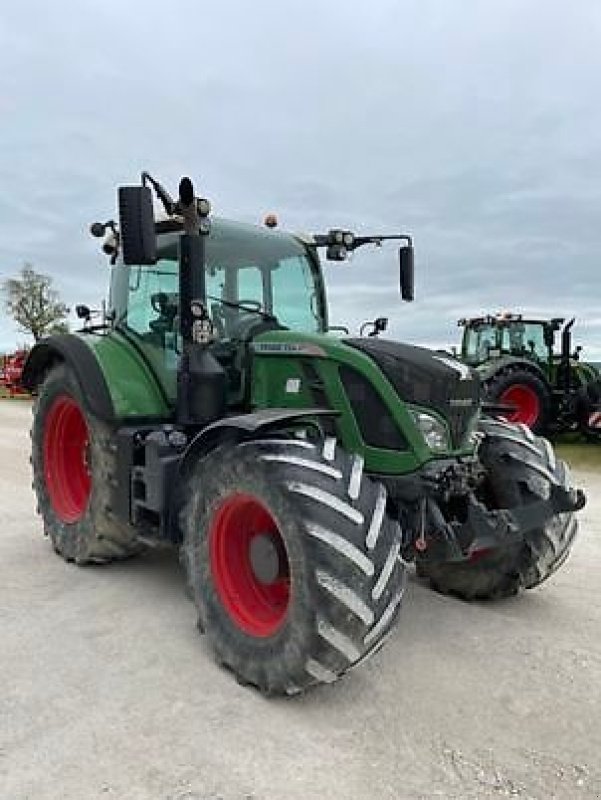 Traktor типа Fendt 724, Gebrauchtmaschine в Monferran-Savès (Фотография 2)