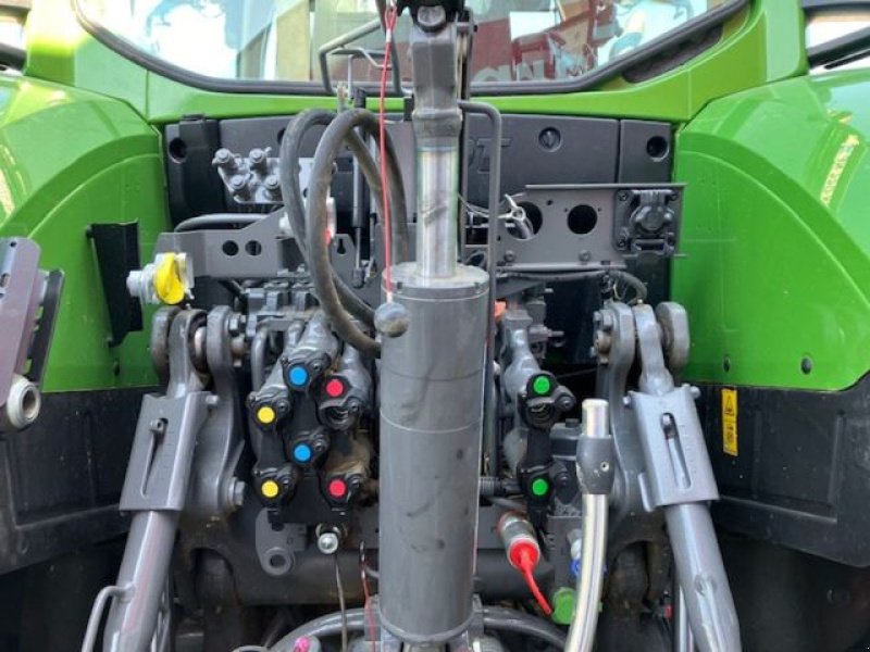 Traktor Türe ait Fendt 726 POWER, Gebrauchtmaschine içinde POUSSAY (resim 9)