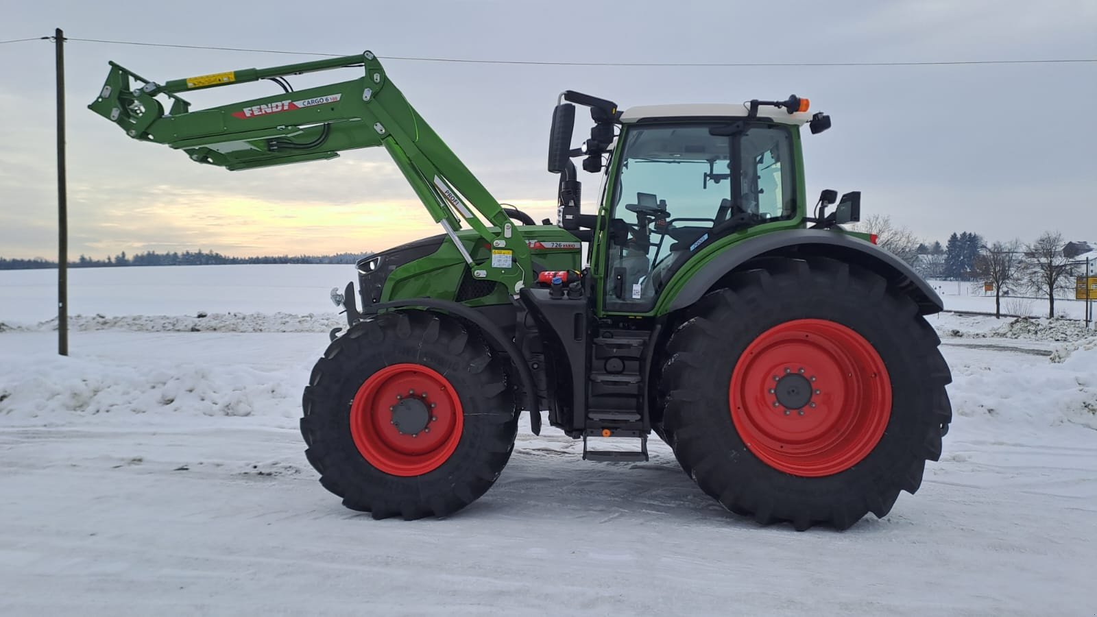 Traktor of the type Fendt 726 Vario, Neumaschine in Zenting (Picture 1)