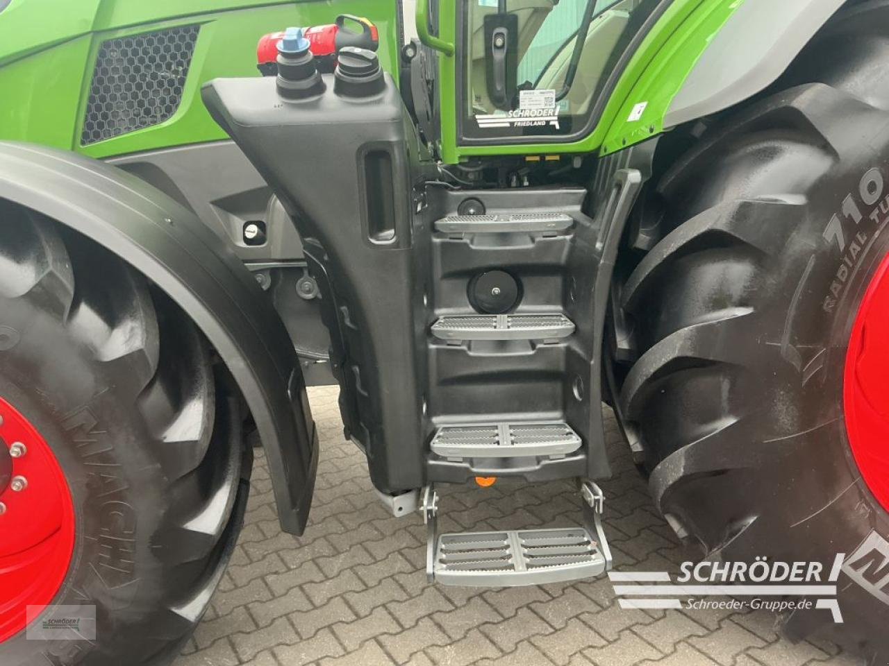 Traktor of the type Fendt 728 VARIO GEN7 PROFI PLUS, Gebrauchtmaschine in Lastrup (Picture 24)