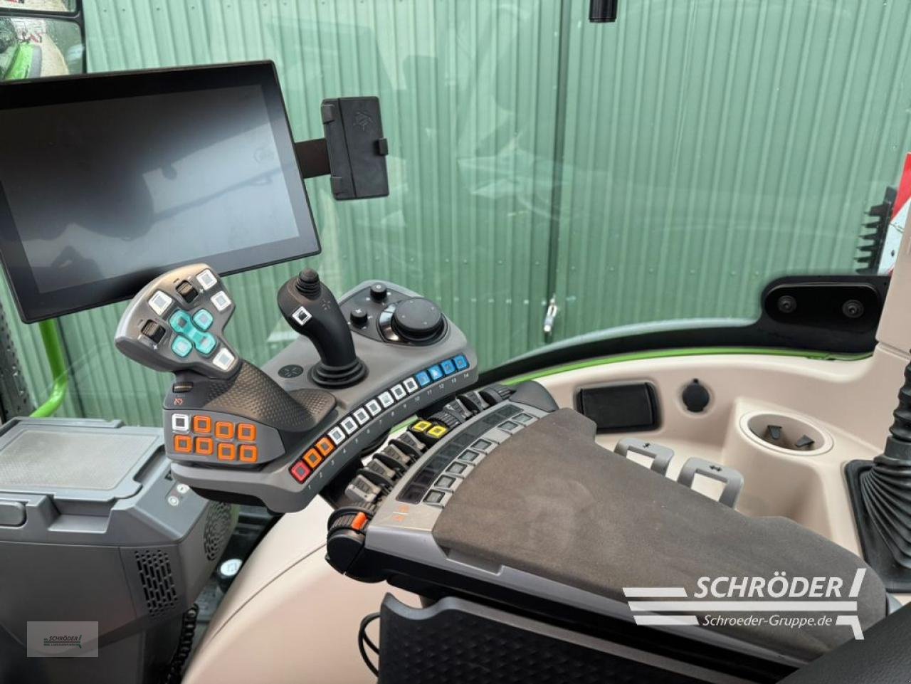 Traktor van het type Fendt 728 VARIO GEN7 PROFI PLUS, Neumaschine in Twistringen (Foto 18)