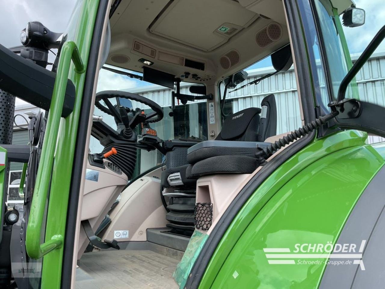 Traktor van het type Fendt 728 VARIO GEN7 PROFI PLUS, Neumaschine in Westerstede (Foto 12)