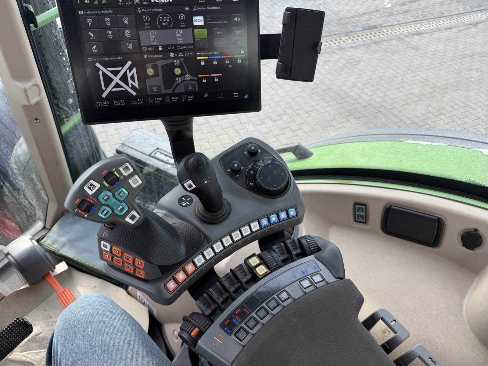 Traktor типа Fendt 728 Vario Gen7 ProfiPlus, Gebrauchtmaschine в Bad Oldesloe (Фотография 11)