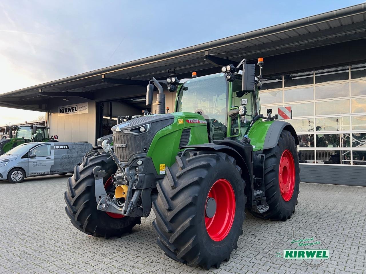 Traktor des Typs Fendt 728 Vario Gen7, Vorführmaschine in Blankenheim (Bild 2)