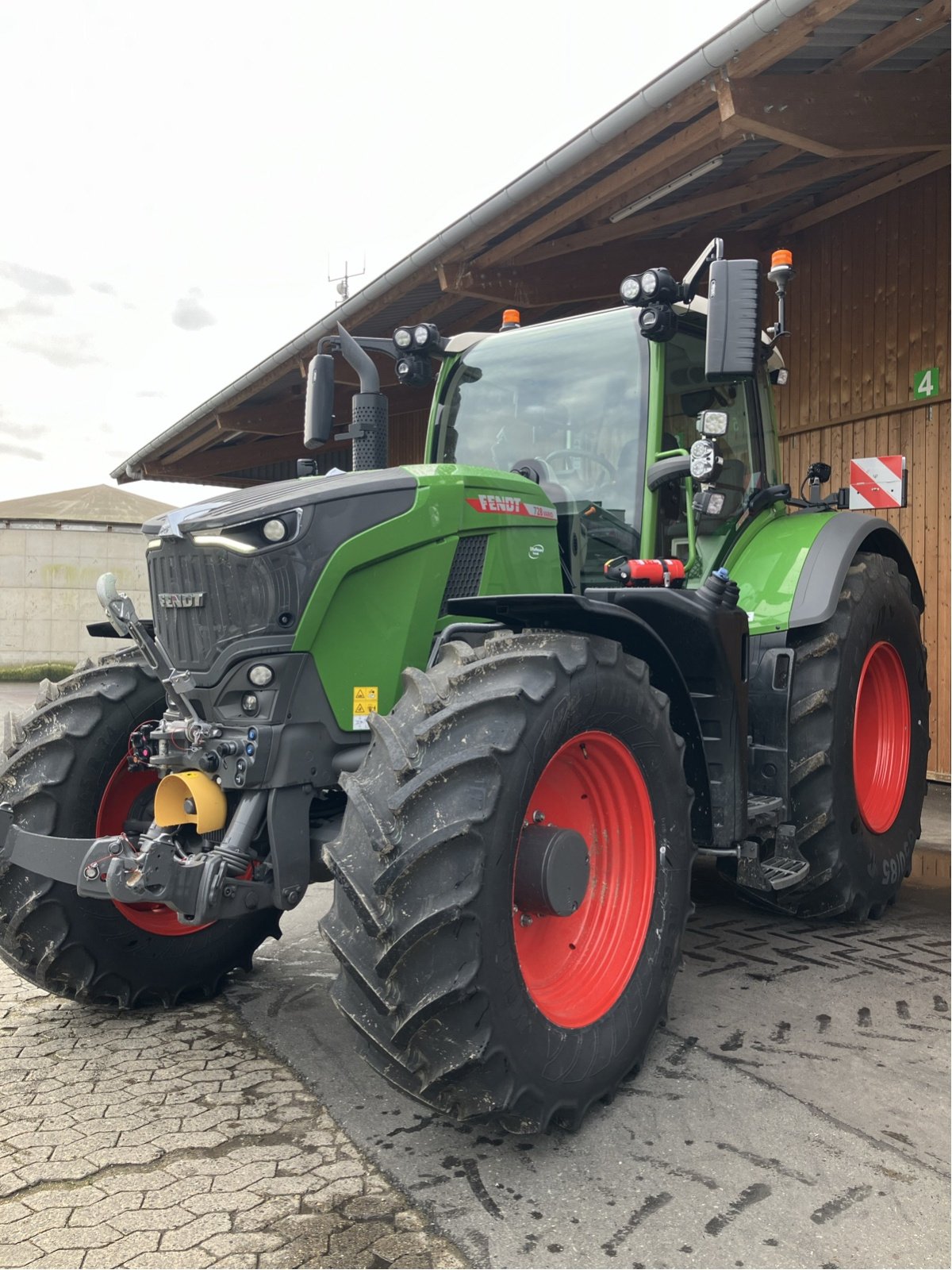 Traktor des Typs Fendt 728 Vario Gen7, Gebrauchtmaschine in Hillerse (Bild 7)