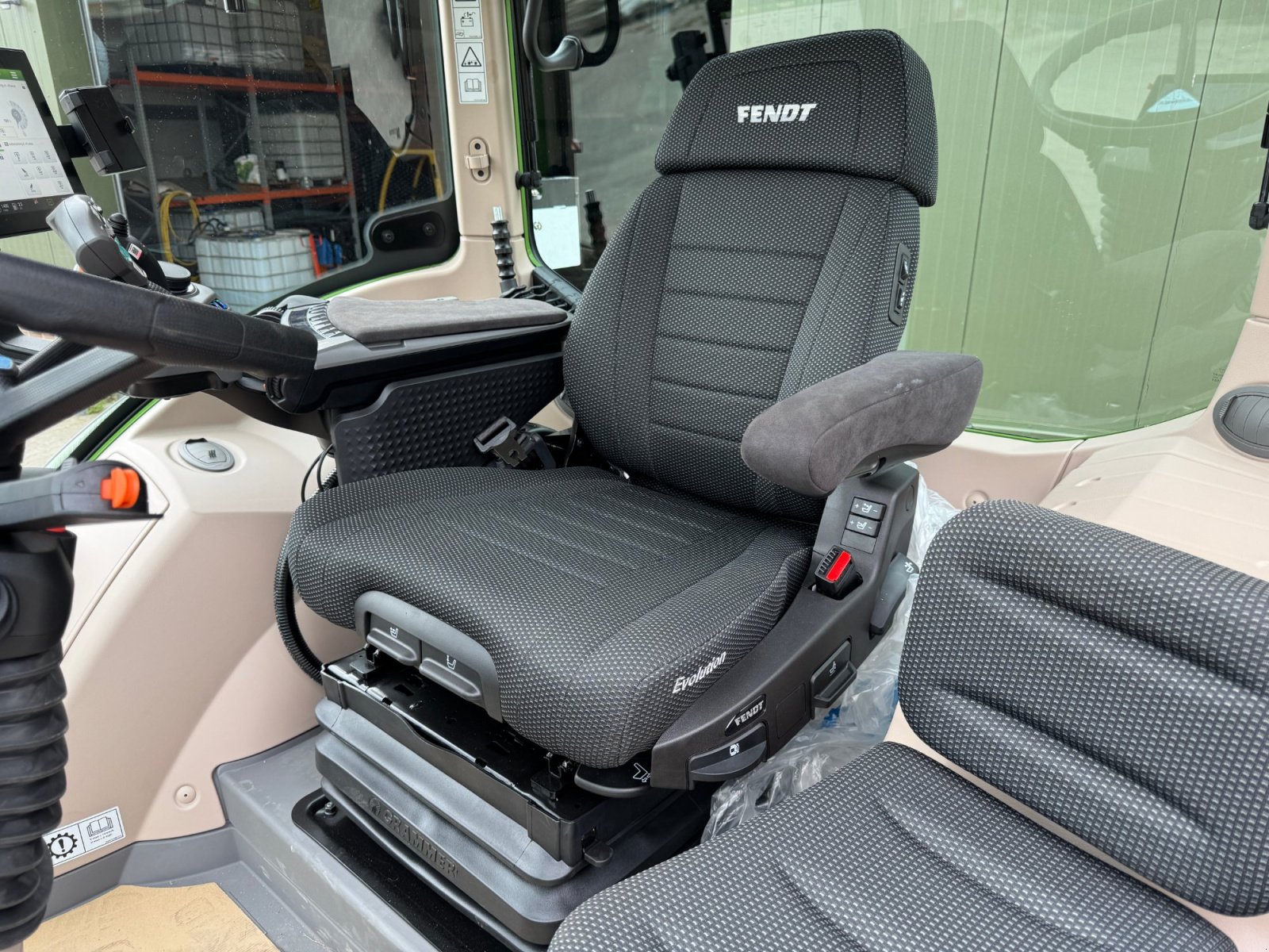 Traktor des Typs Fendt 728 Vario PowerPlus, Neumaschine in Wintelre (Bild 9)